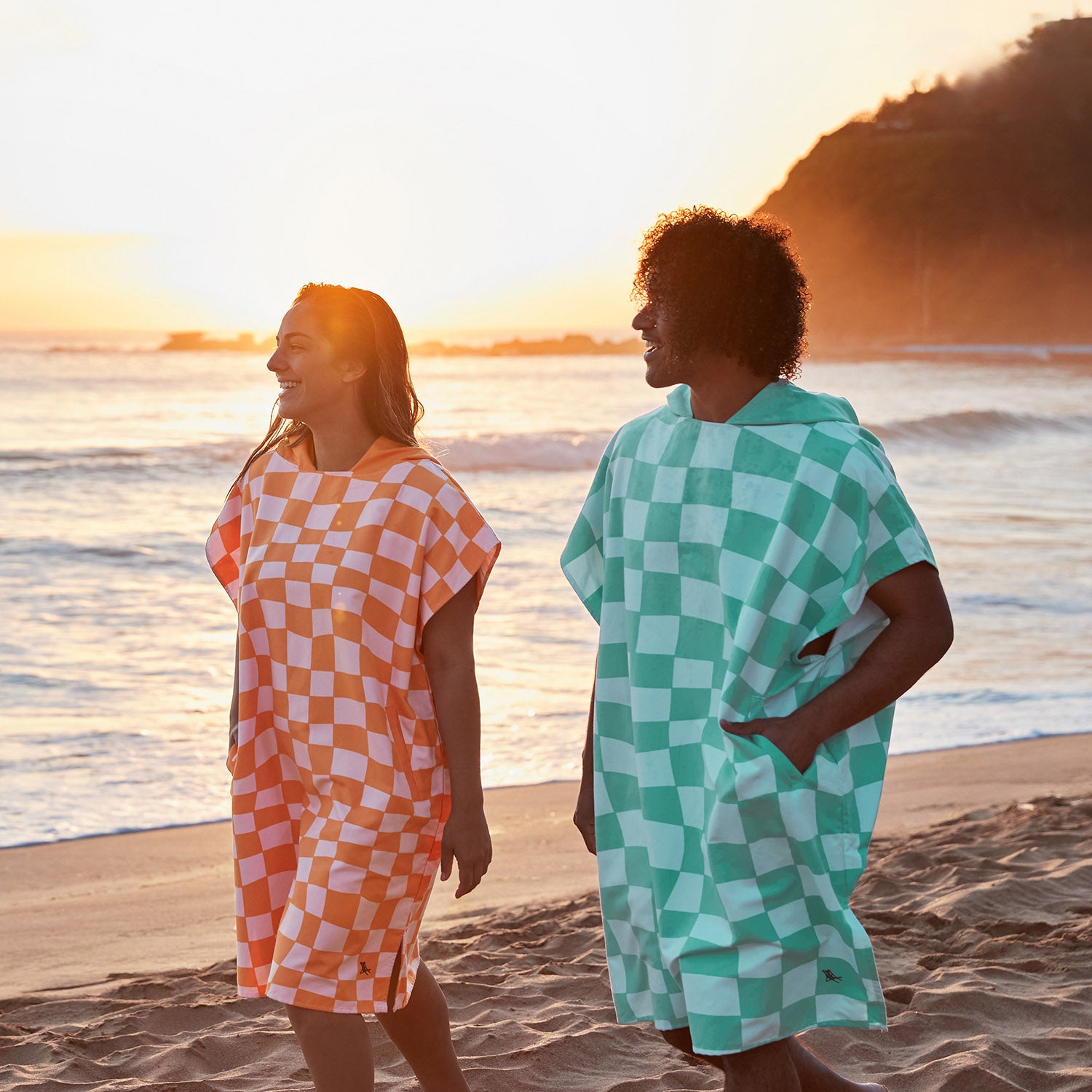 Dock & Bay Poncho - Adults - Groovy Check – Dock & Bay US